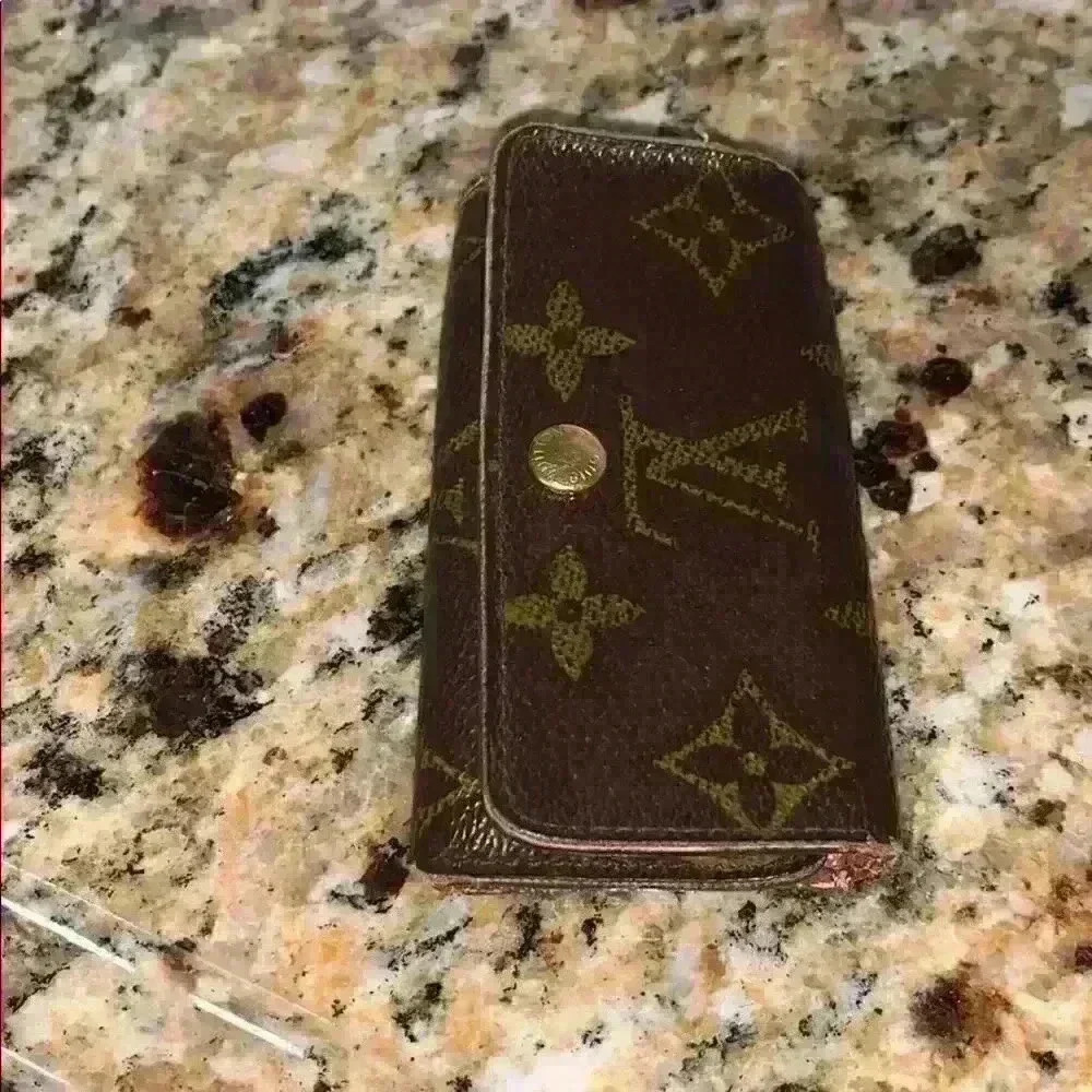 Louis Vuitton key case monogram
